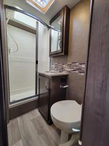 NEATLY USED 2020 T-H-O-R M-O-T-O-R FREEDOM E-L-I-T-E 23H HIGH PERFORMANCE 36ft Long 2000KG Payload Dark for Sale - Product Image 3