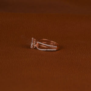 Anillo de compromiso con vástago dividido chapado en oro rosa de 18 quilates, Halo oculto con corte radiante, Diamante cultivado en laboratorio, regalo de cumpleaños perfecto - Product Image 2