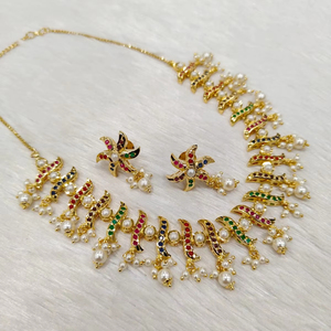 Ensemble de bijoux AD élégant pour femmes Combo de colliers et boucles d'oreilles indiens éblouissants pour mariages, fêtes et événements culturels - Product Image 1