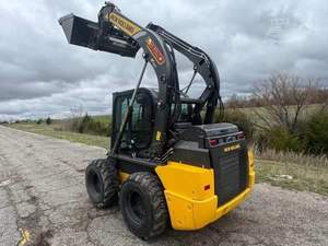 NEW HOLLAND L320 Minicargadoras de Ruedas con Bomba de Caja de Cambios y Rodamiento-2001-4000 Horas en Venta - Product Image 6