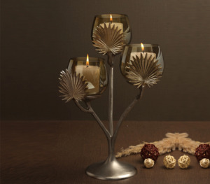 Portavelas de metal elegante para una decoración sofisticada Portavelas de metal elegante para un ambiente moderno - Product Image 1