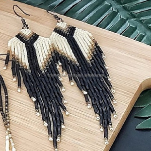 Boucles d'oreilles créoles tendance en perles de verre Boucles d'oreilles en perles de rocaille Boucles d'oreilles créoles faites à la main pour femmes filles Nouveaux modèles par R Crafts - Product Image 1