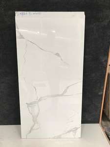 Carrara กระเบื้องเซรามิกเคลือบเงาสีขาว600x1200การออกแบบที่ทันสมัยสไตล์ดินเหนียวหนา2ซม. สำหรับใช้ในบ้านและภายนอก - Product Image 6
