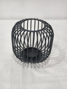 Le support de lampe à thé en métal découpé projette de belles ombres et une lumière douce idéale pour une atmosphère relaxante - Product Image 3