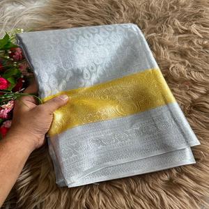 Sari de Seda Banarasi para Mujer con Bordado de Plata Suave en Toda la Prenda y Borde de Zari Dorado en Stock - Product Image 1