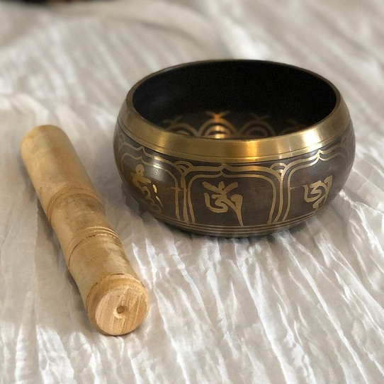 Handcrafted Tibetan Singing Bowl Religious Mantra Crafted from Metal Excellent Yoga Bowl Solid Bronze Spritual Prayer Instrument