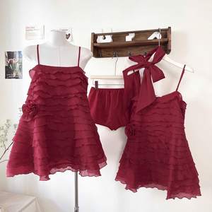 Conjunto de Verano para Mujer de Alta Calidad, Top de Tirantes Finos de Chifón en Capas con Pantalones Cortos Elásticos - Product Image 1