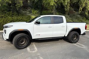 Used 2024 G M C <strong>Canyon</strong> AT4 - Product Image 5