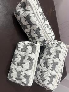 Eco-Friendly Cotton Quilted Gray White Cat 3-Piece Travel Cosmetic <b>Bag</b> Set with <b>Large</b> Capacity Vintage Style Zipper Closure - Product Image 5