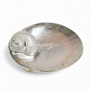 Assiette de luxe en nacre pour servir élégamment des fruits de mer et décorer la table, provenant du Vietnam - Product Image 1