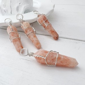 Pendentif ou collier d'amour en matière organique sculptée | Taille personnalisée Exportateur de haute qualité du Pakistan - Product Image 3