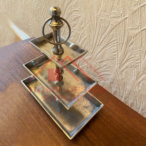 Soporte para Pastel de Metal de 3 Niveles con Acabado Plateado Hecho a Mano - Product Image 1