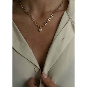 Colgante de Diamante con Corazón Acanalado Solis, Elegante y con Estilo - Product Image 3