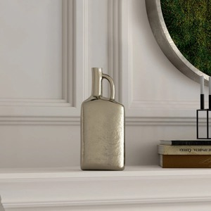 Vase en métal argenté contemporain à poignée, idéal pour la décoration intérieure artistique, l'affichage de bureau et les espaces haut de gamme en provenance d'Inde - Product Image 3