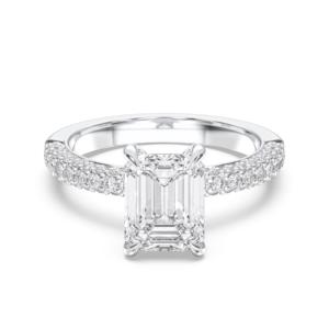 Bague intemporelle en E-F/VVS-VS de 4.68 carats (centre 4.00CT) avec émeraude Moissanite et diamant taille ronde fabriquée en platine pour elle - Product Image 1