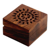 Vente en gros Brûleur d'encens tendance en bois de manguier Brûleur décoratif design Bakhoor en bois Jali Work Mabkhara