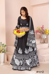 NOUVELLE COLLECTION MODERNE DE LEHENGA CHOLI AVEC GHAGHRA DUPATTA À IMPRESSION NUMÉRIQUE EN COTON RAYON LÉGER - Product Image 6