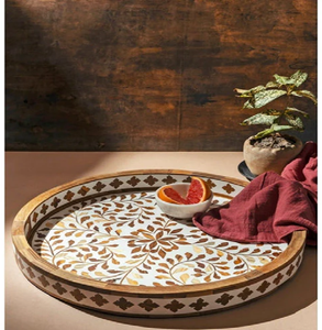 Bandeja redonda con incrustaciones de madera hecha a mano con un detallado patrón de hojas marrones y blancas de la India a precio de fábrica al por mayor - Product Image 1