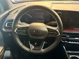 Chevrolet Traverse Z71 AWD SUV 2024, conduite à gauche, avec pneus R20, intérieur foncé, sièges en cuir, transmission automatique, 7 places - Product Image 6