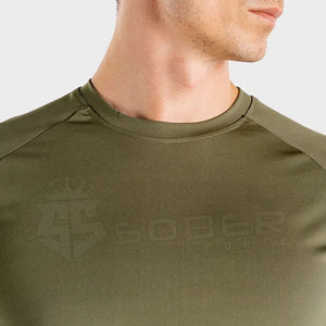 Camiseta de gimnasio personalizada para hombre, diseño ajustado sin costuras de alta calidad para entusiastas del fitness - Product Image 4