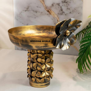 Ensemble de trois bols à chocolat martelés plaqués or avec base en bois, dernière collection, bol à chocolat décoratif fantaisie - Product Image 5