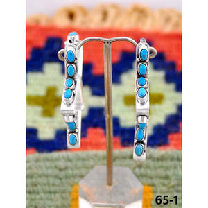 Boucles d'oreilles pendantes artisanales Southwest, étoile en turquoise Kingman bleue et argent sterling serti clos - Product Image 1