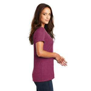 เสื้อยืดคอวีพิมพ์ลายดิจิทัลโลโก้ตามสั่งสำหรับผู้หญิงแฟชั่นล่าสุด - Product Image 6