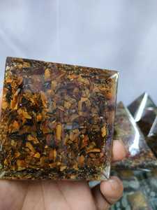 Pirámide de orgón de ojo de tigre de alta calidad, excelente protección EMF, artesanía de piedras preciosas talladas semipreciosas, venta al por mayor, talla grabada - Product Image 2