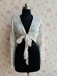 Top à nouer en soie pour femmes, fait à la main, Boho Hippie Front Tie Summer Top, Bell Sleeve Top - Product Image 4