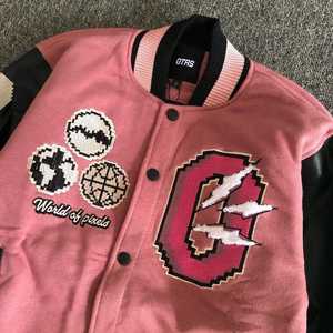 Chaqueta Universitaria Personalizada de Hermandad Griega |   Chaqueta Universitaria Rosa con Bordado de Logotipos para Universidad y Equipos - Product Image 4