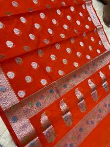 Saris en soie brocart tissé à la main personnalisé en tissus de soie pure avec des motifs complexes idéal pour la revente - Product Image 2