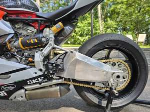 มอเตอร์ไซค์ซูเปอร์สปอร์ตสำหรับแข่ง ปี 2018 ขนาด 959 ซีซี - Product Image 3