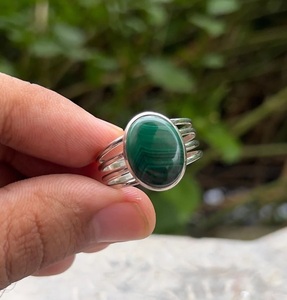 Bague empilable en argent sterling 925 avec malachite, pierre de naissance, personnalisée, chrétienne, écologique, faite à la main, bijoux fins, cadeau pour femme - Product Image 2