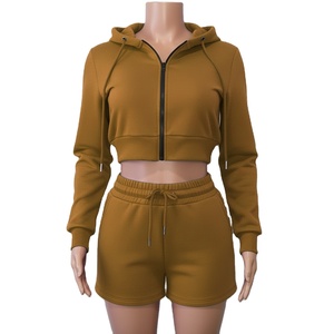 Ensemble tendance pour femmes, sweat à capuche court et short assorti, tissu léger et respirant, tenue décontractée, ensemble deux pièces pour l'été - Product Image 1