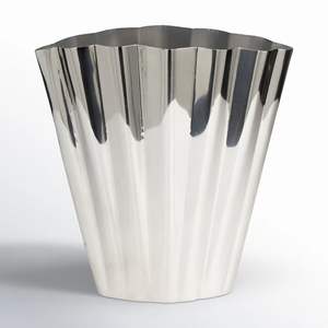 Diseño ondulado con acabado plateado Decoración DE BODA clásica Florero de metal con mango Material de aluminio de color de estilo oxidado plateado - Product Image 4