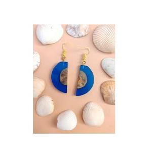 ต่างหูเรซิ่นรูปวงกลม งานไม้และเรซิ่น ดีไซน์พิเศษ ทำด้วยมือ 100% ต่างหูเรซิ่นไม้ธรรมชาติ ผลิตในอินเดีย - Product Image 4