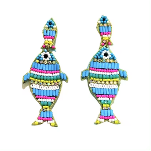 Pendientes colgantes con cuentas de diseñador para niñas y mujeres, bordado de moda hecho a mano con patrón de corazón colorido para eventos especiales - Product Image 1