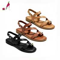 Sandales plates pour femmes avec anneau d'orteil et perles métalliques, style chic pour les vacances, à bride de cheville réglable avec boucle, en similicuir, chaussures d'été classiques pour le resort