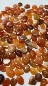 คริสตัลคาร์เนเลียนแกะสลักธรรมชาติ 100% สวยงาม รูปทรงผสมผสาน สำหรับทำเครื่องประดับ คาร์เนเลียนสำหรับเป็นของขวัญ ชุดอัญมณีคาร์เนเลียน - Product Image 2