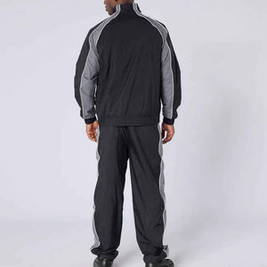 Ensemble survêtement softshell 2 pièces pour homme, veste coupe-vent personnalisée avec fermeture éclair et poches cargo, haute qualité - Product Image 3