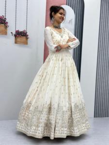 Ensemble de Robe Indienne Traditionnelle de Créateur, Luxueux et Blanc Pur pour Dames Élégantes et Jeunes Filles, Tenue de Mariage, Travail Fait Main, Longue pour Soirées Adultes - Product Image 3
