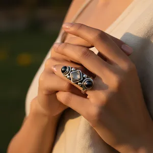 Bague de cocktail bohème pour femme avec pierre d'onyx noir, design géométrique carré, en alliage plaqué argent antique, bijou de fête - Product Image 1