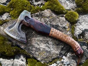 Hacha Vikinga de Acero al Carbono de Alta Calidad con Diseño Industrial, Mango de Madera de Palisandro, Cabeza de Hacha de 18 Pulgadas, 1.5 KG, Herramienta Personalizable para Exteriores - Product Image 3