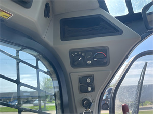 Chargeuse compacte sur chenilles Caterpillar 257D de 2014, en excellent état, occasion, livraison rapide dans le monde entier - Product Image 4