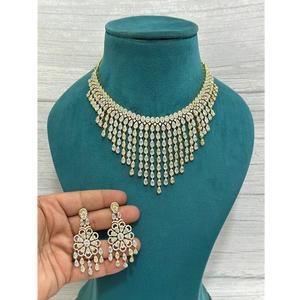 Magnifique look Superbe qualité Collier polonais en or bicolore CZ élégant serti de boucles d'oreilles pour les fiançailles et la fête pour les femmes - Product Image 1