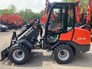 Chargeuse sur pneus Kubota RT270-2A, pelle frontale, 25 ch, transmission hydrostatique avec pompe, vitesse de déplacement sur route de 20 km/h - Product Image 3
