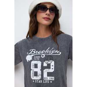 T-shirt décontracté uni en polyester lavé, coupe ample - Product Image 2