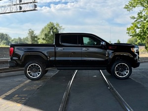 Utilisé / Neuf LHD Prêt pour la route 2022 Sierra-1500 Limited SLT PREMIUM PLUS PACKAGE Sans accident Prêt pour la livraison - Product Image 2