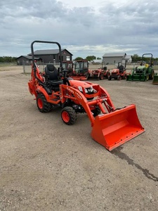 Tracteur-chargeur sur pneus Kubota BX23S avec moteur KUBOTA et accessoires de chargeur frontal et de pelle arrière - Product Image 2