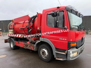Camion-citerne d'occasion Mercedes-Benz Atego 1523 4x2 de 2000, à aspiration sous vide et pression, pour le nettoyage des boues d'assainissement municipal - Product Image 2